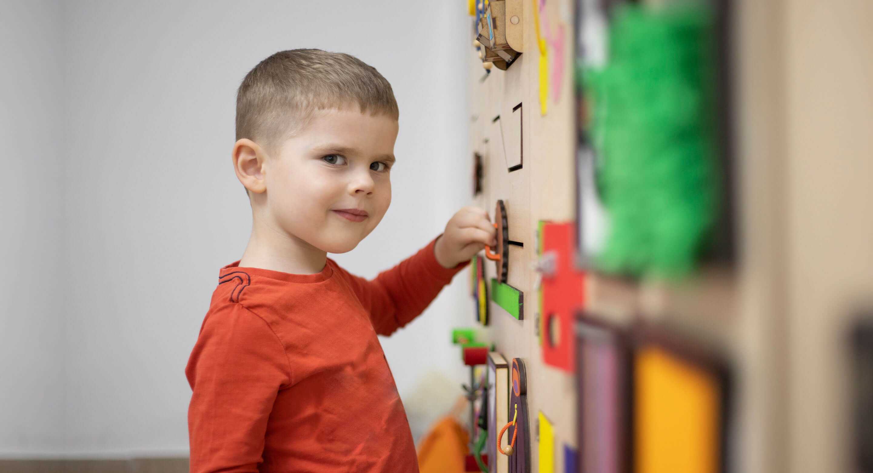 Stock image: boy playing on wall