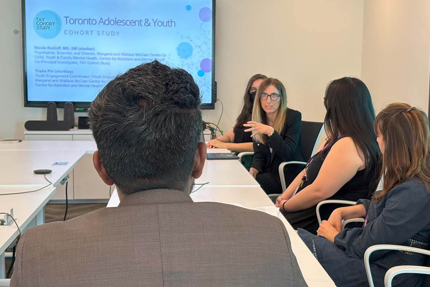 Assistant Minister of Mental Health Vijay Thanigasalam visited CAMH to tour our research