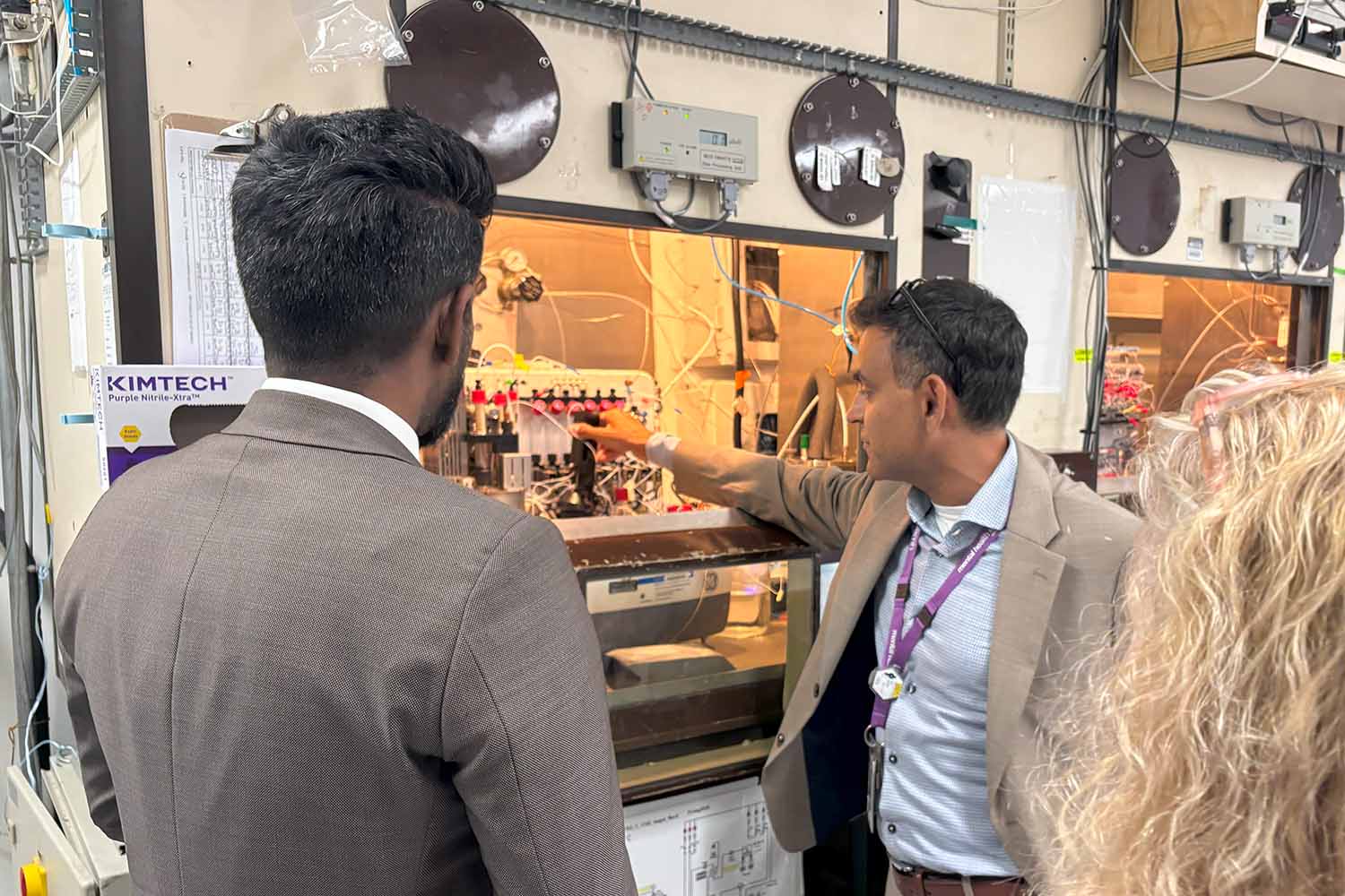 Assistant Minister of Mental Health Vijay Thanigasalam visited CAMH to tour our research